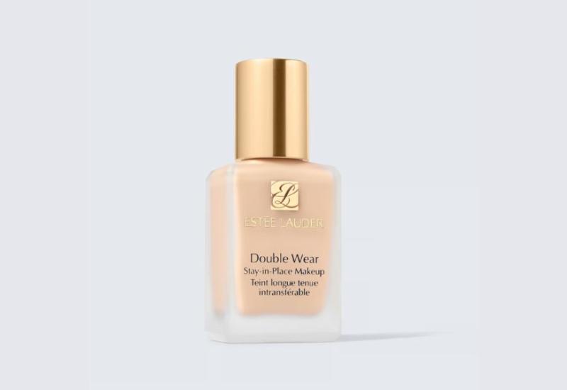 Estée Lauder Double Wear Stay-in-Place  - Top 10 pudera za zrelu kožu koji brišu godine kao photoshop